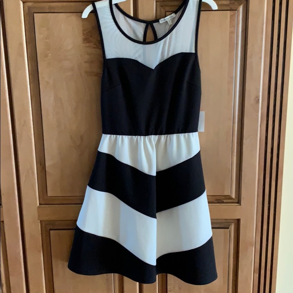 sleeveless dress